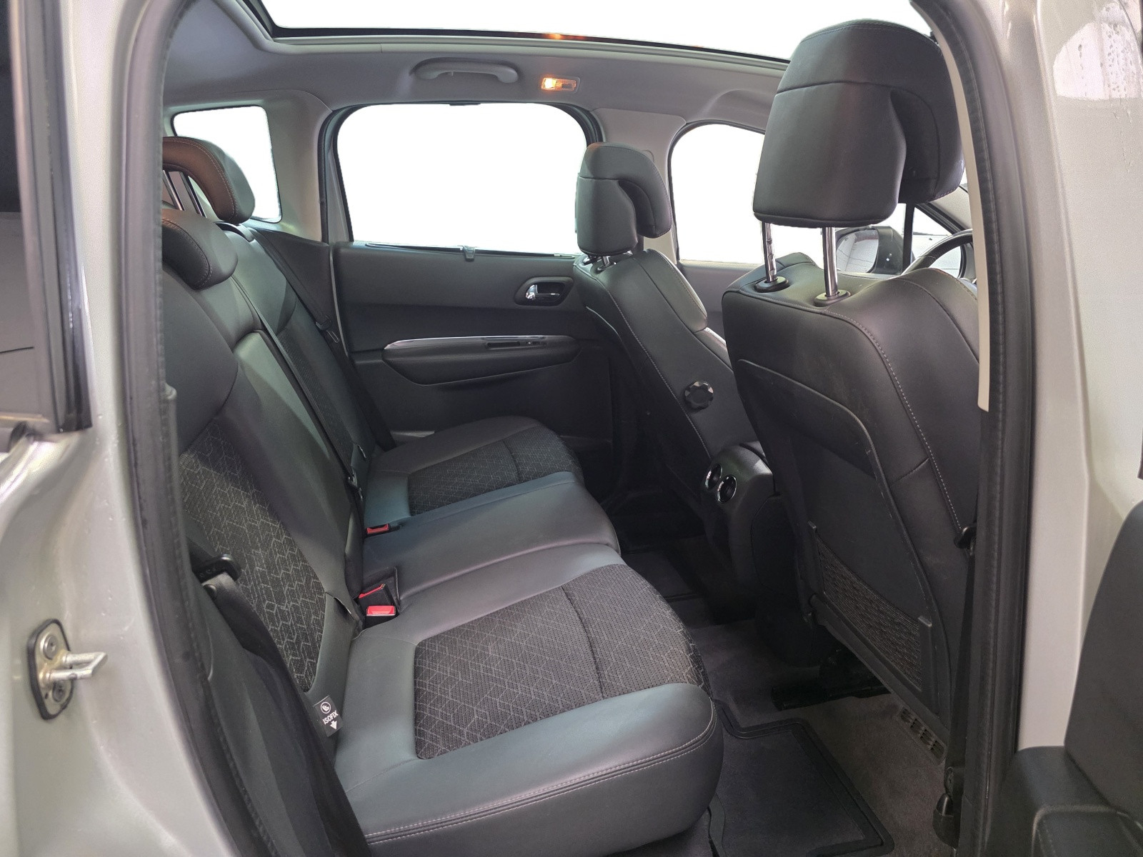 
                                                Voiture
                                                 PEUGEOT 3008 - 1.6 Blue-HDi 120CV ALLURE - 6 CV