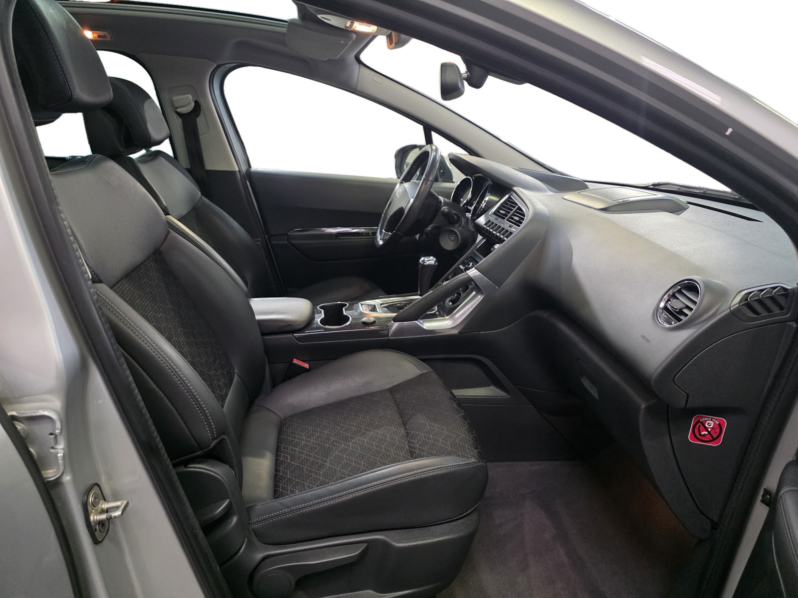 
                                                Voiture
                                                 PEUGEOT 3008 - 1.6 Blue-HDi 120CV ALLURE - 6 CV