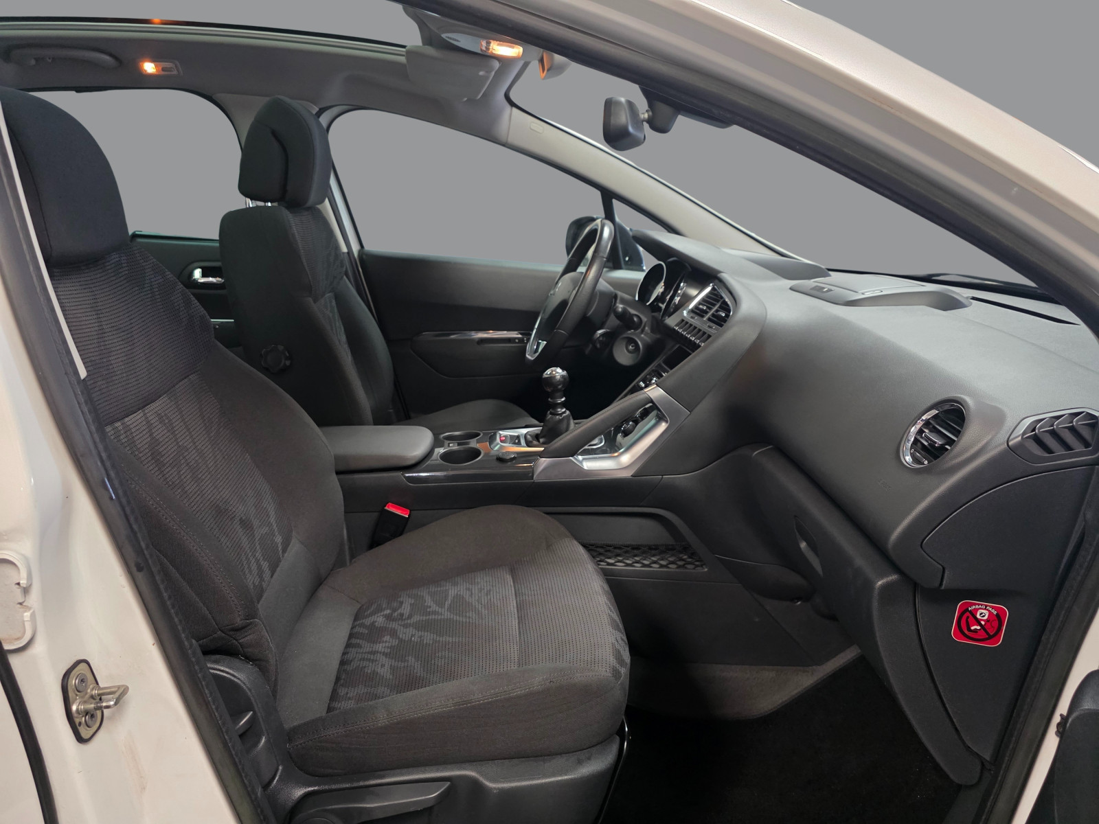 
                                                Voiture
                                                 PEUGEOT 3008 - 1.6 HDi 110 CV ALLURE - 6 CV