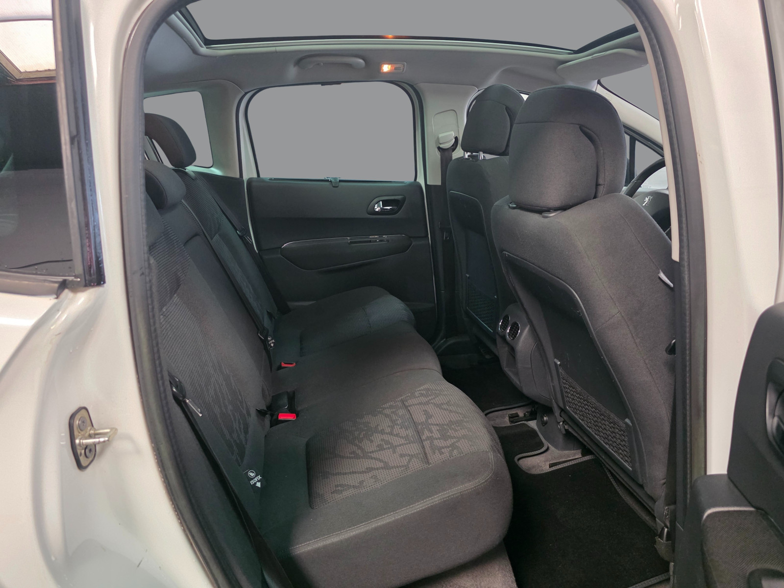 
                                                Voiture
                                                 PEUGEOT 3008 - 1.6 HDi 110 CV ALLURE - 6 CV