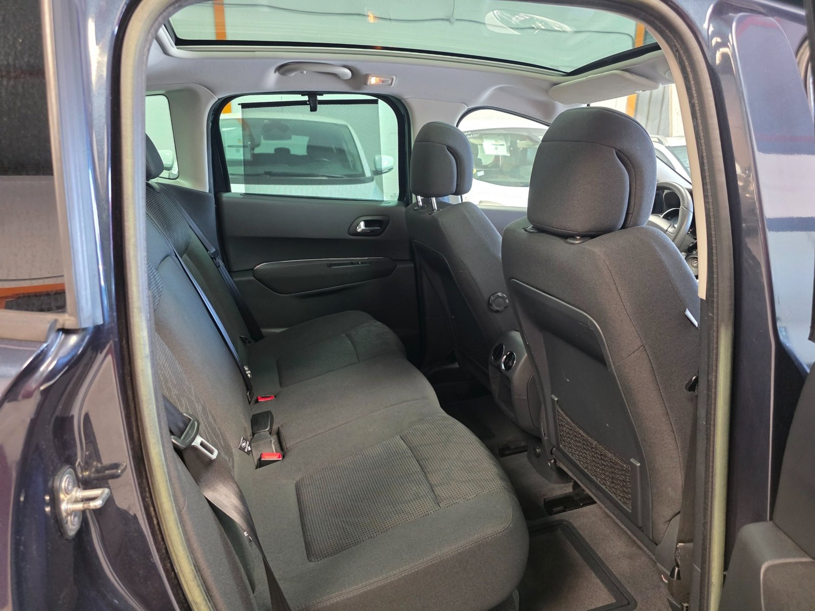 
                                                Voiture
                                                 PEUGEOT 3008 - 1.6 HDi 110 CV ALLURE - 6 CV