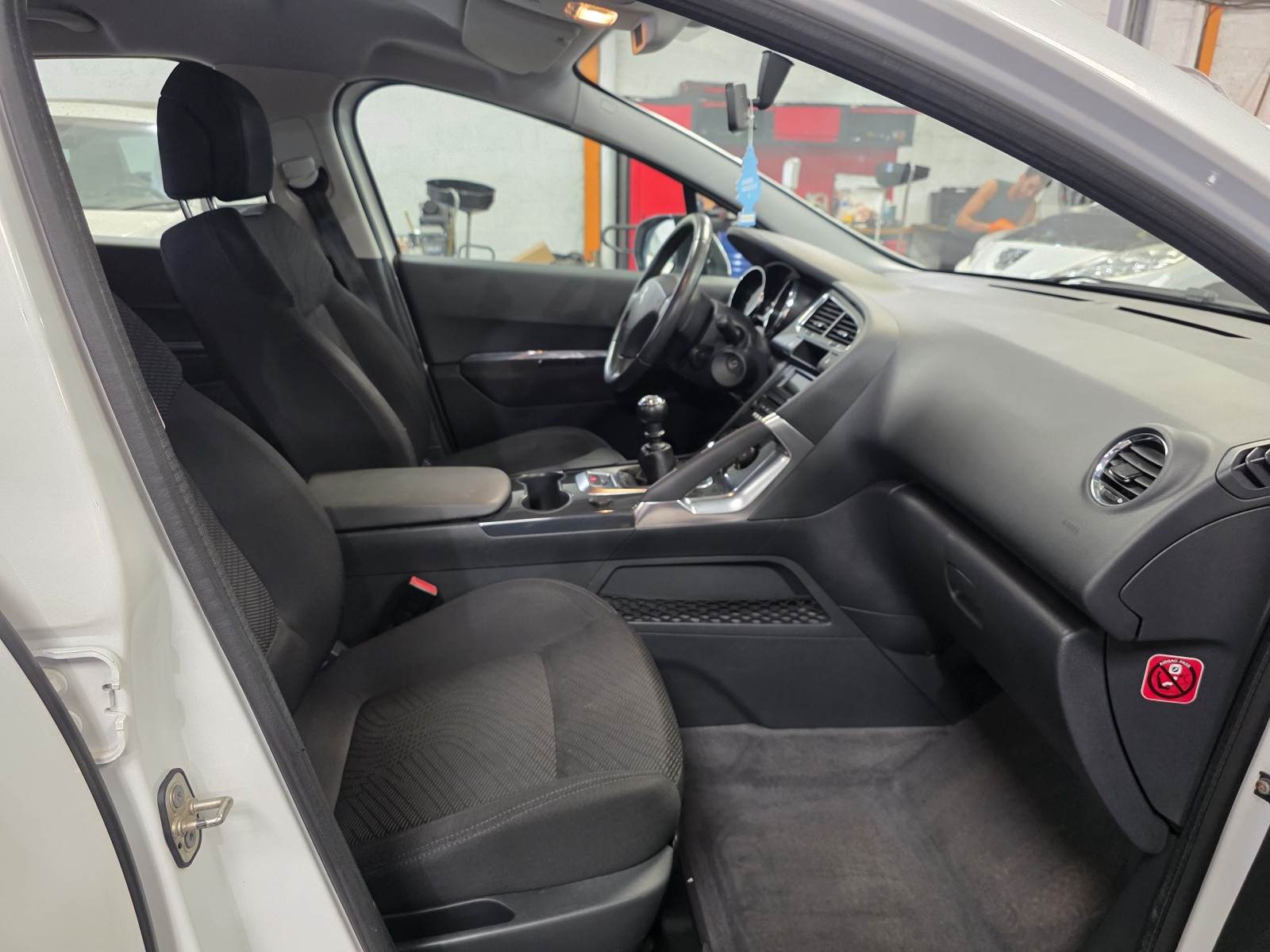 
                                                Voiture
                                                 PEUGEOT 3008 - 1.6 HDi 110 CV BUSINESS - 6 CV