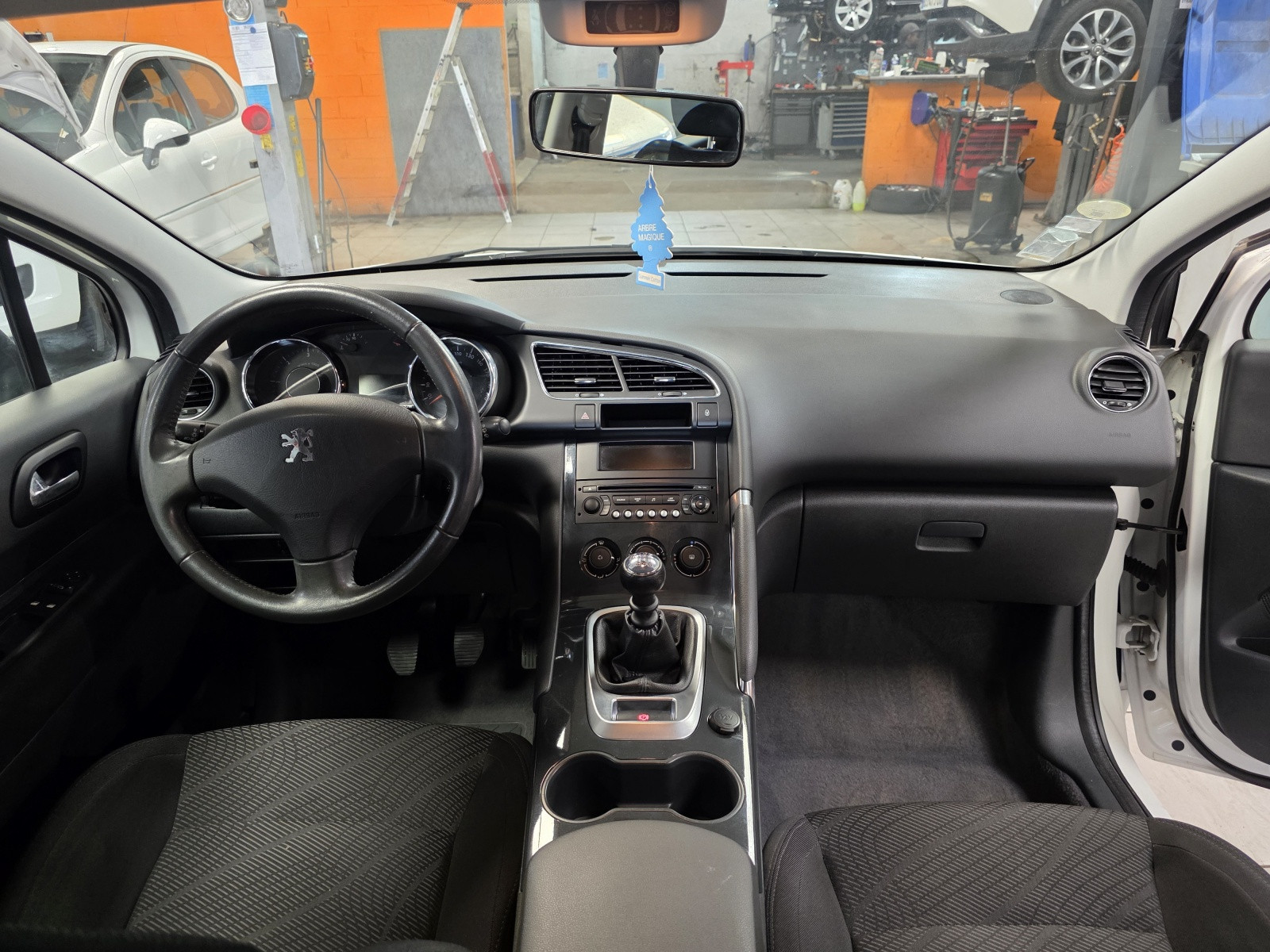 
                                                Voiture
                                                 PEUGEOT 3008 - 1.6 HDi 110 CV BUSINESS - 6 CV