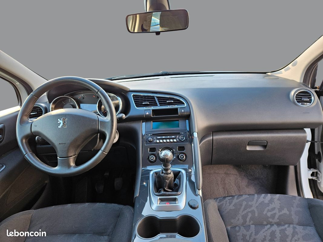 
                                                Voiture
                                                 Peugeot 3008 - 1.6 hdi 110 cv premium - 6 cv