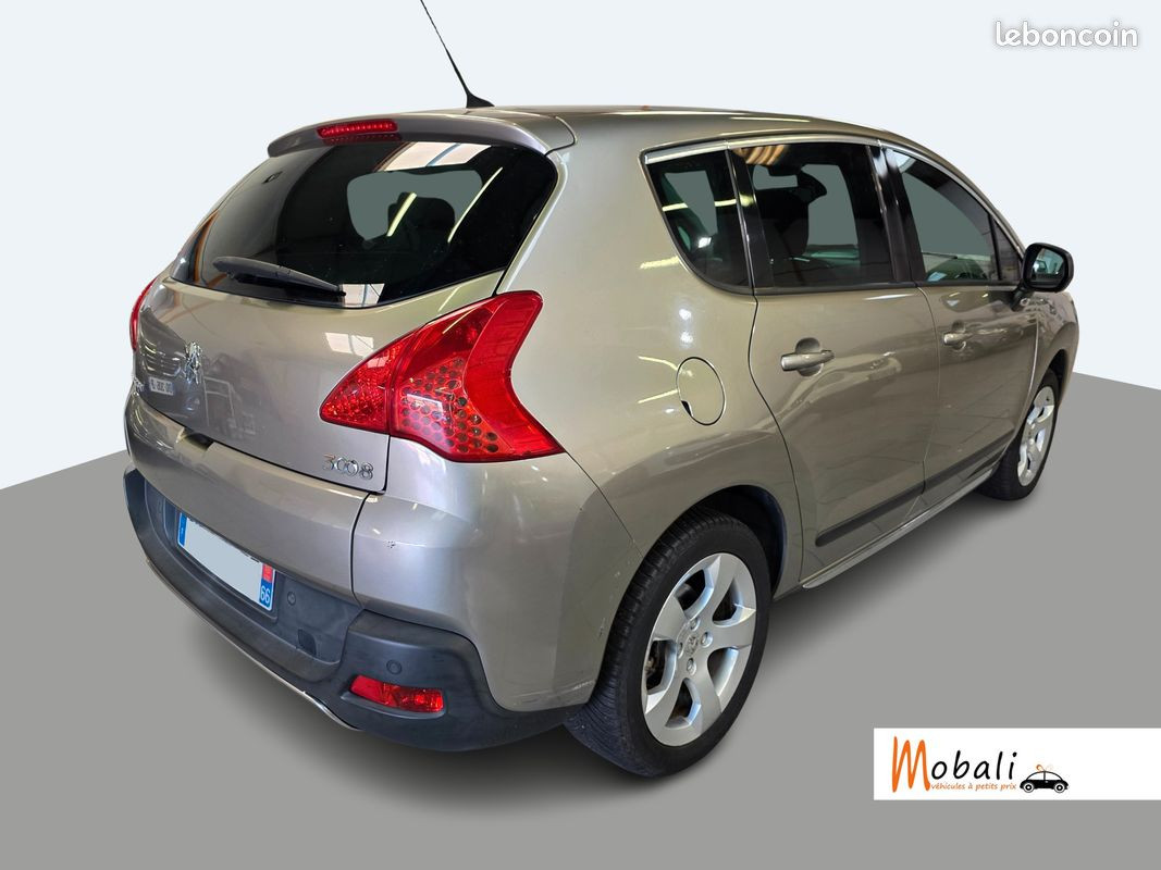 
                                                Voiture
                                                 PEUGEOT 3008 - 1.6 HDi 110 CV PREMIUM PACK - 6 CV