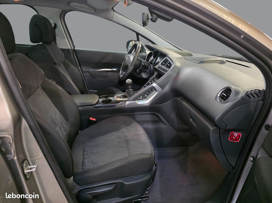 
                                                Voiture
                                                 PEUGEOT 3008 - 1.6 HDi 110 CV PREMIUM PACK - 6 CV