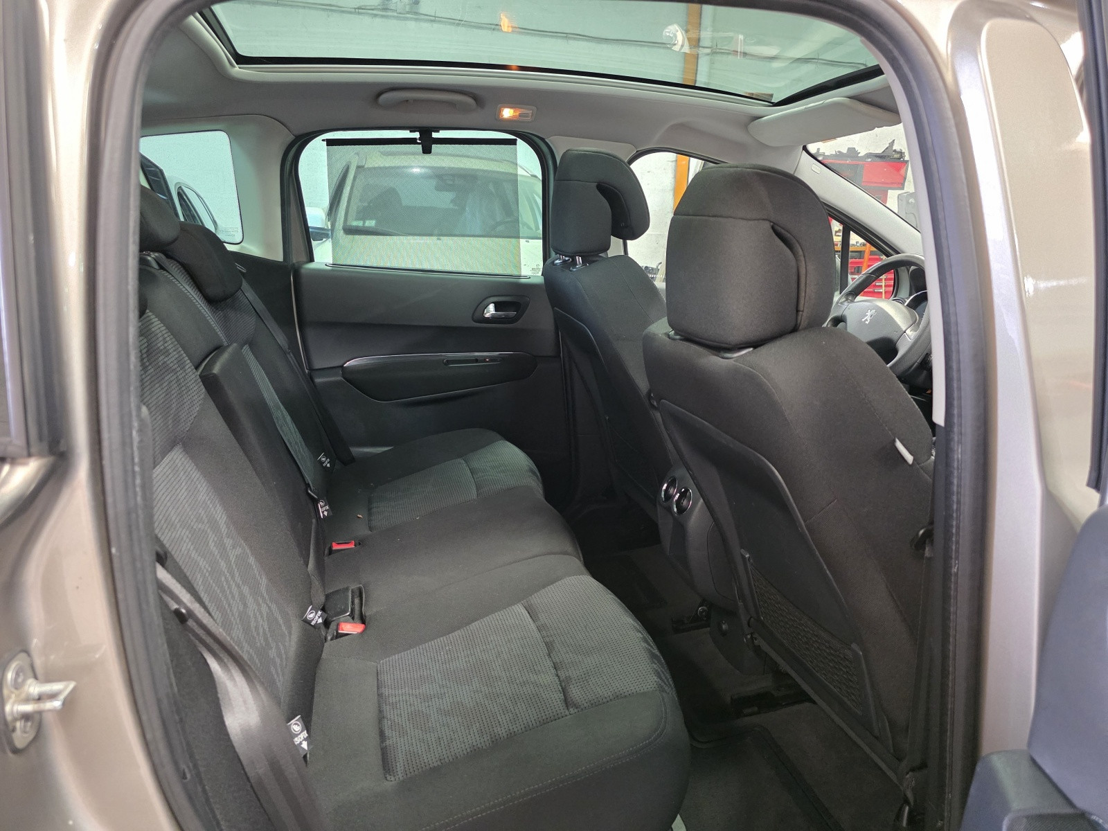 
                                                Voiture
                                                 PEUGEOT 3008 - 1.6 HDi 110 CV PREMIUM PACK - 6 CV