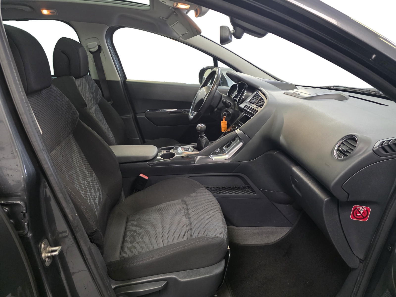 
                                                Voiture
                                                 PEUGEOT 3008 - 1.6 HDi 110 CV PREMIUM PACK