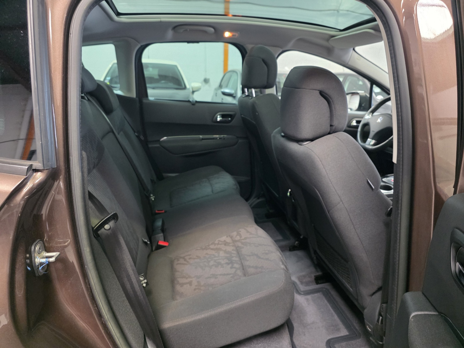 
                                                Voiture
                                                 PEUGEOT 3008 - 1.6 HDi 115 CV ALLURE - 6 CV