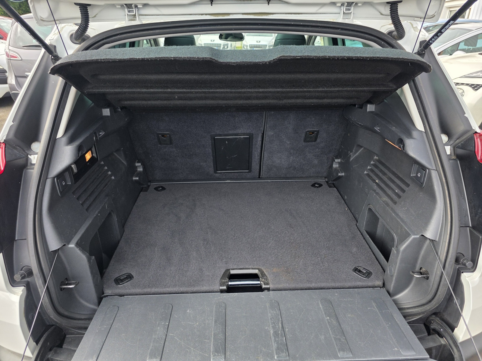 
                                                Voiture
                                                 PEUGEOT 3008 - 1.6 HDi 115 CV ALLURE - 6 CV