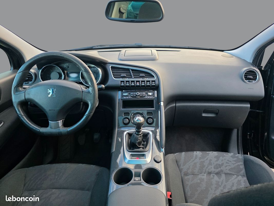 
                                                Voiture
                                                 PEUGEOT 3008 - 1.6 HDi 115 CV ALLURE