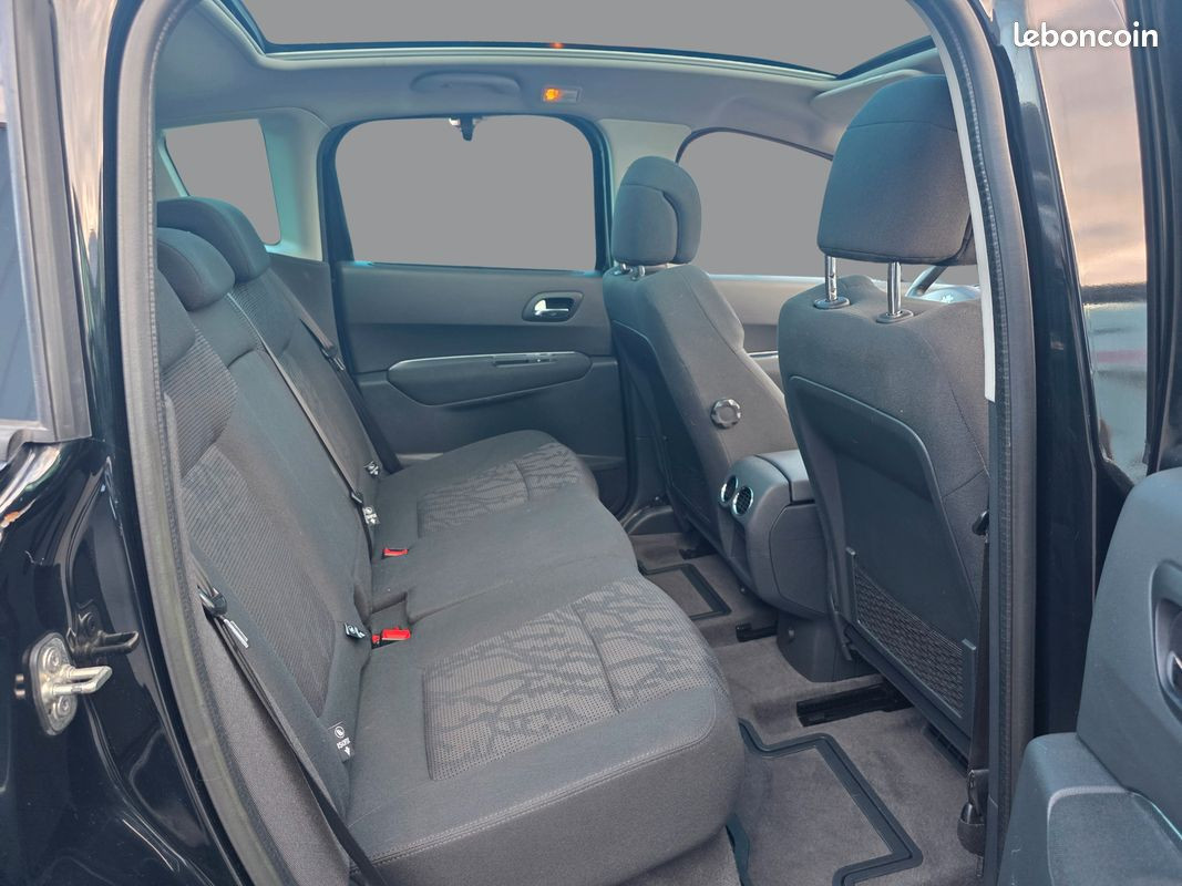 
                                                Voiture
                                                 PEUGEOT 3008 - 1.6 HDi 115 CV ALLURE