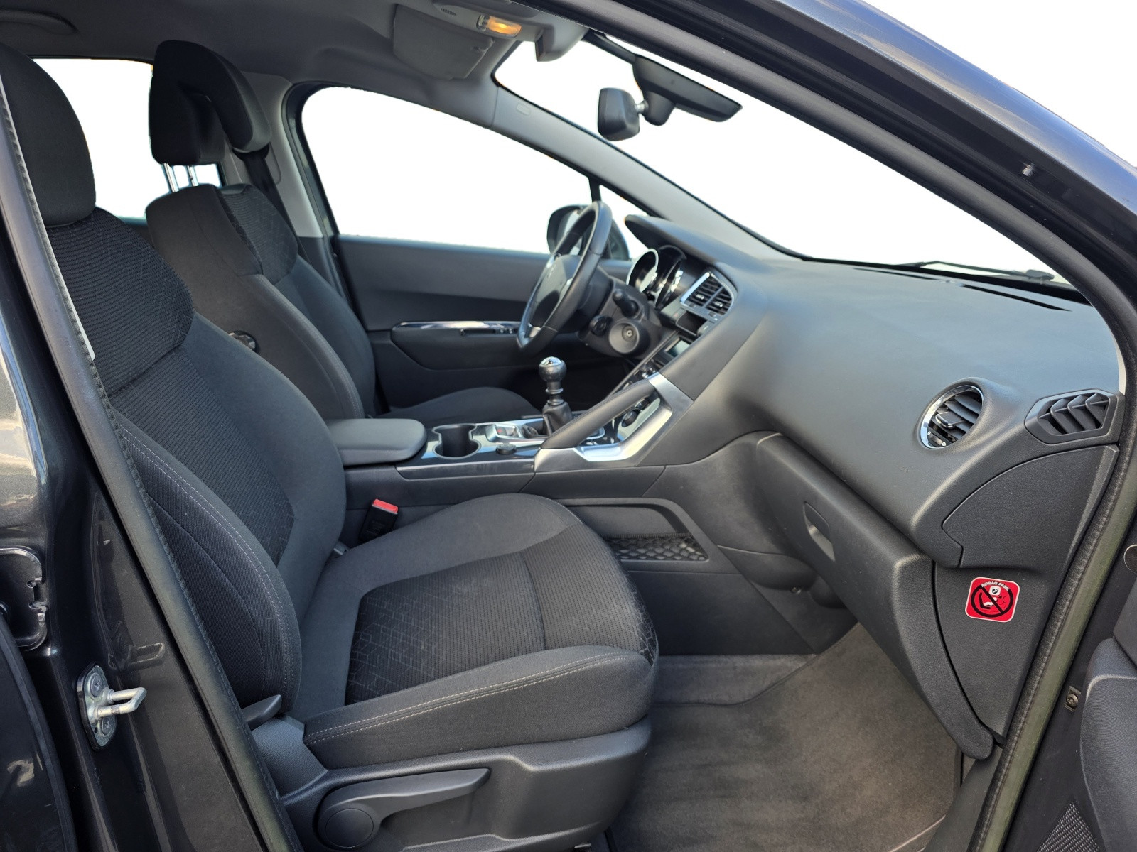 
                                                Voiture
                                                 PEUGEOT 3008 - 1.6 HDi 115 CV STYLE - 6 CV