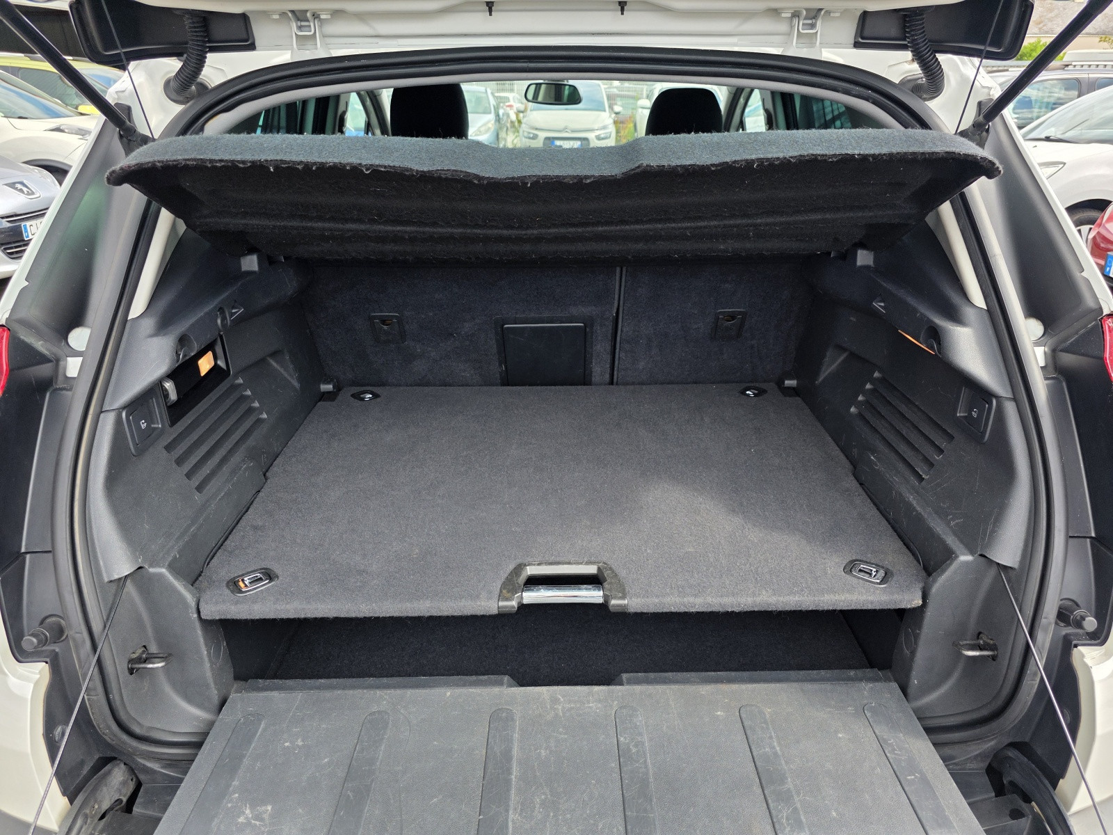 
                                                Voiture
                                                 PEUGEOT 3008 - 1.6 HDi 115 CV STYLE - 6 CV