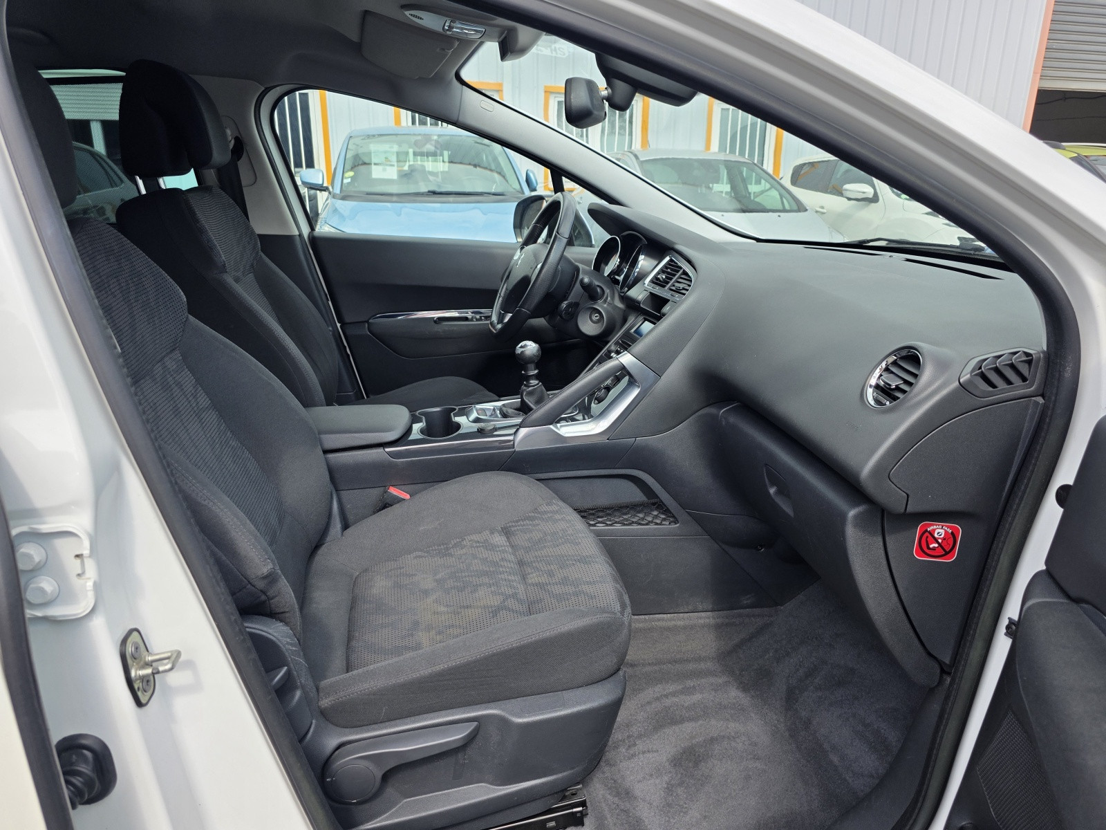 
                                                Voiture
                                                 PEUGEOT 3008 - 1.6 HDi 115 CV STYLE - 6 CV