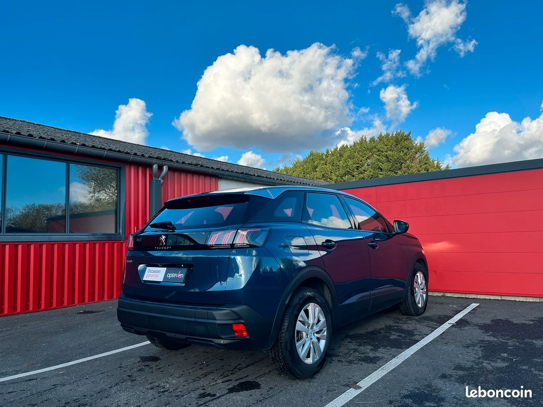 
                                                Voiture
                                                 Peugeot 3008 active pack 1.2i eh hybrid / 2023 / 45000 kms