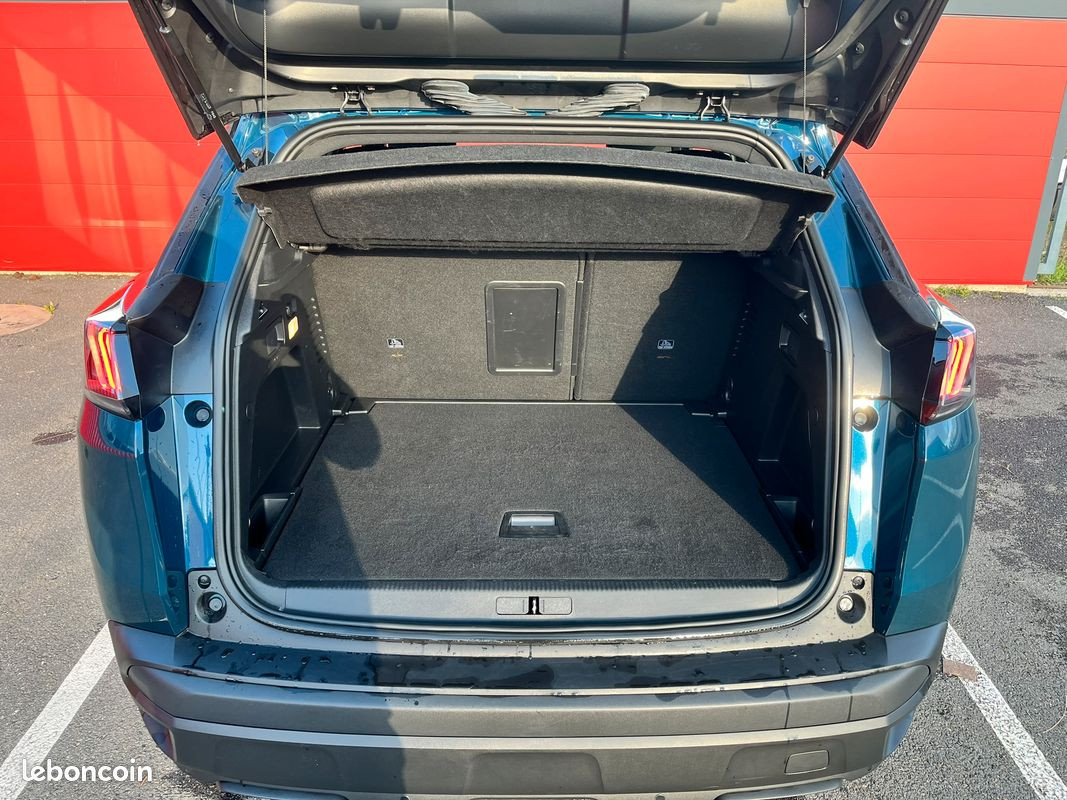 
                                                Voiture
                                                 Peugeot 3008 active pack 1.2i eh hybrid / 2023 / 45000 kms