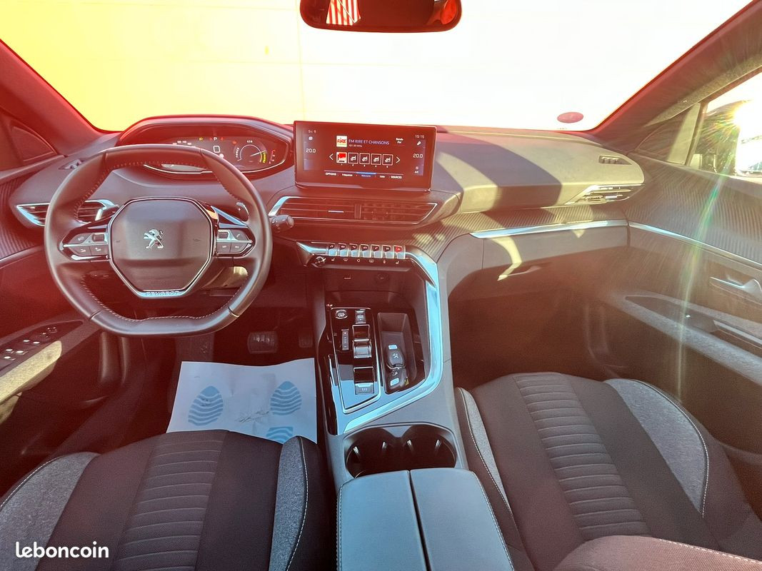 
                                                Voiture
                                                 Peugeot 3008 active pack 1.2i eh hybrid / 2023 / 45000 kms