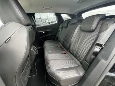 
                                                Voiture
                                                 Peugeot 3008 Hybride 225e