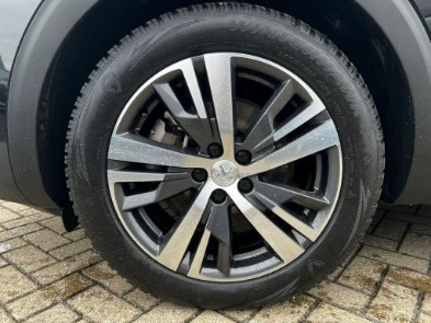 
                                                Voiture
                                                 Peugeot 3008 Hybride 225e