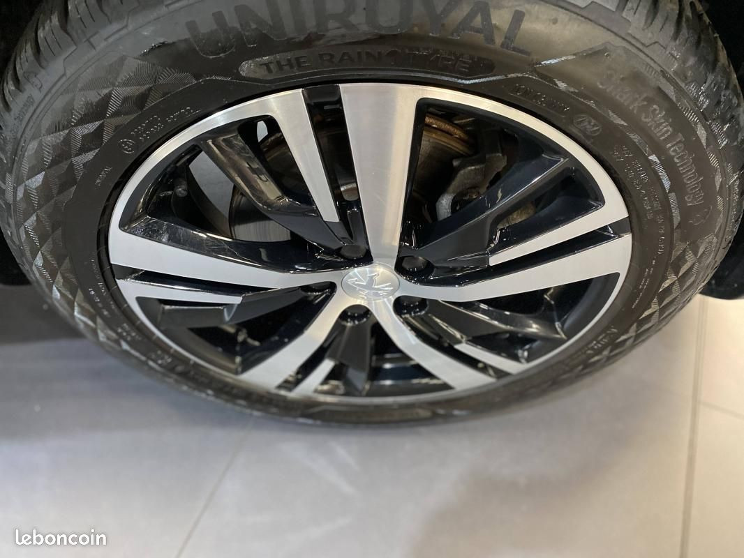 
                                                Voiture
                                                 Peugeot 3008 II GT