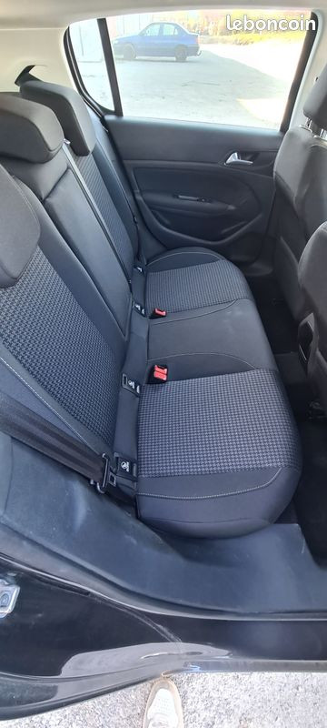 
                                                Voiture
                                                 Peugeot 308 1.5 bhdi 100 ch active business