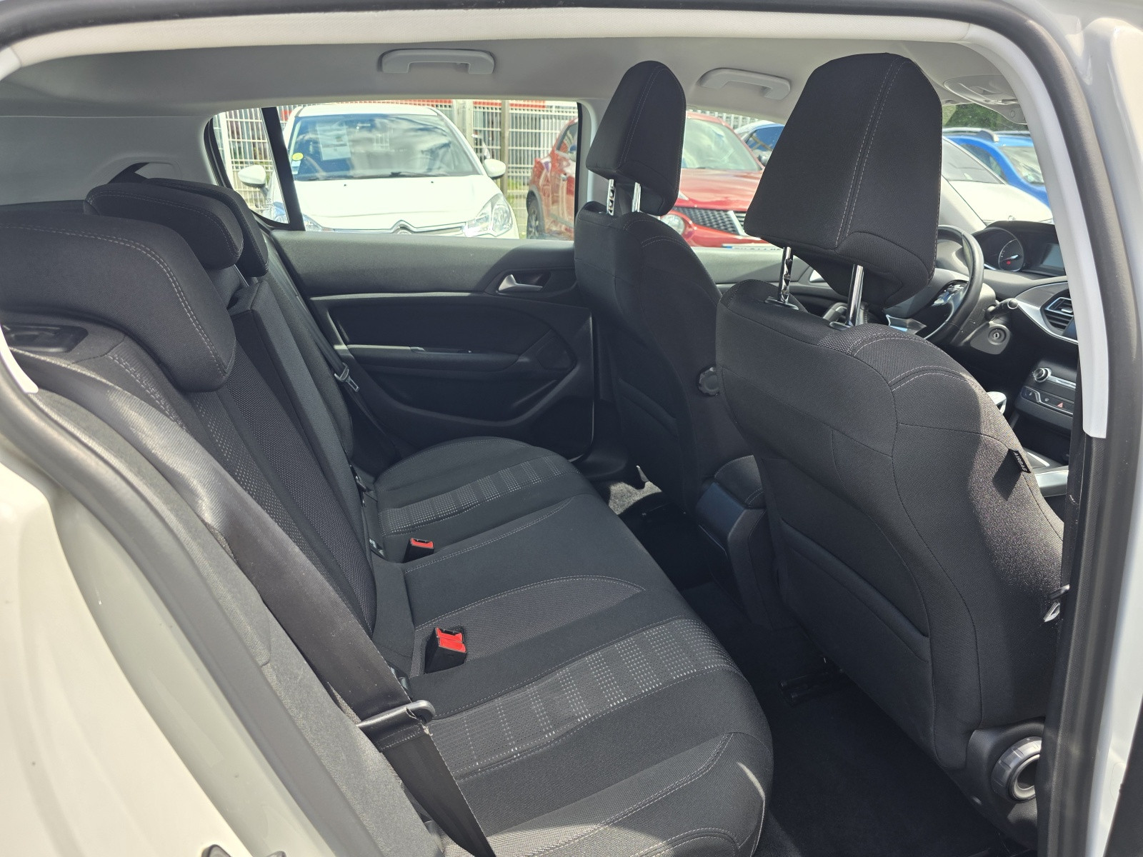 
                                                Voiture
                                                 PEUGEOT 308 - 1.6 Blue-HDi 120 CV ALLURE - 5 CV