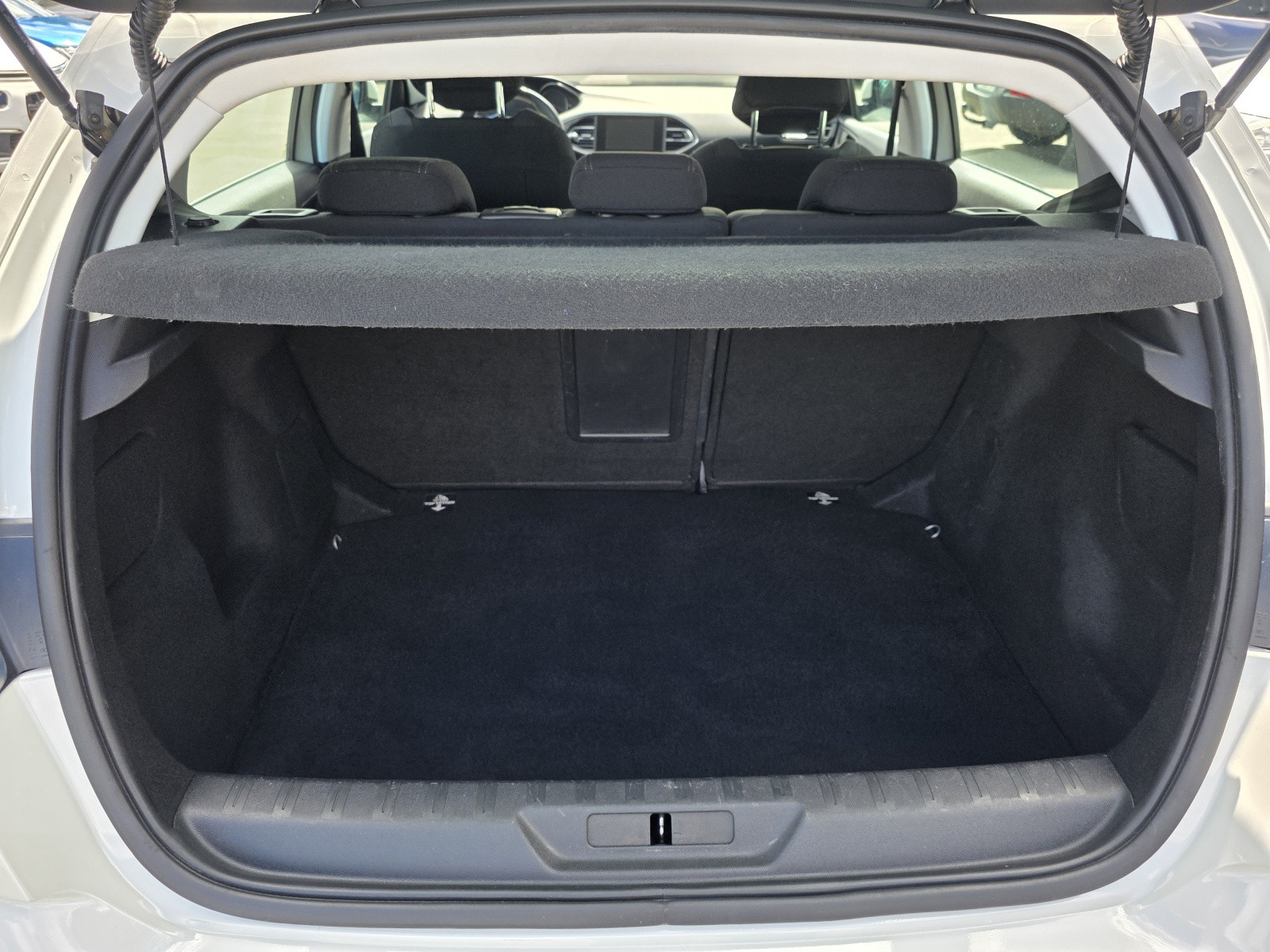 
                                                Voiture
                                                 PEUGEOT 308 - 1.6 Blue-HDi 120 CV ALLURE - 5 CV