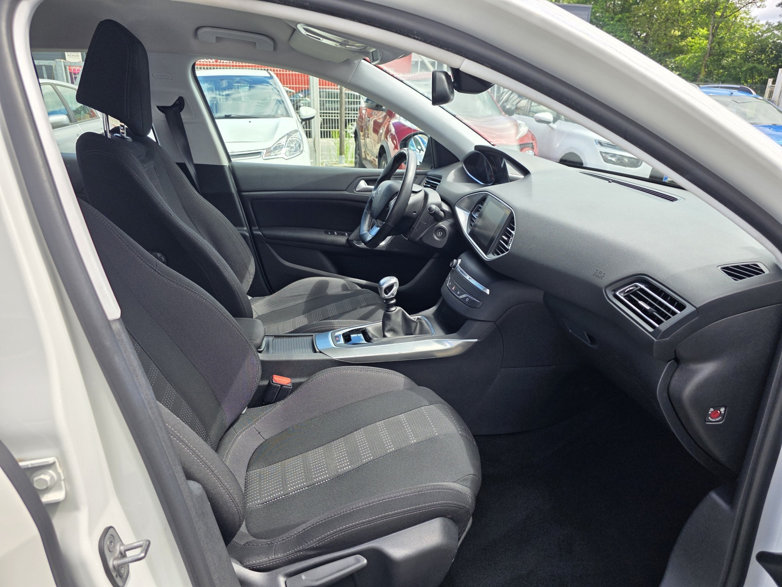 
                                                Voiture
                                                 PEUGEOT 308 - 1.6 Blue-HDi 120 CV ALLURE - 5 CV