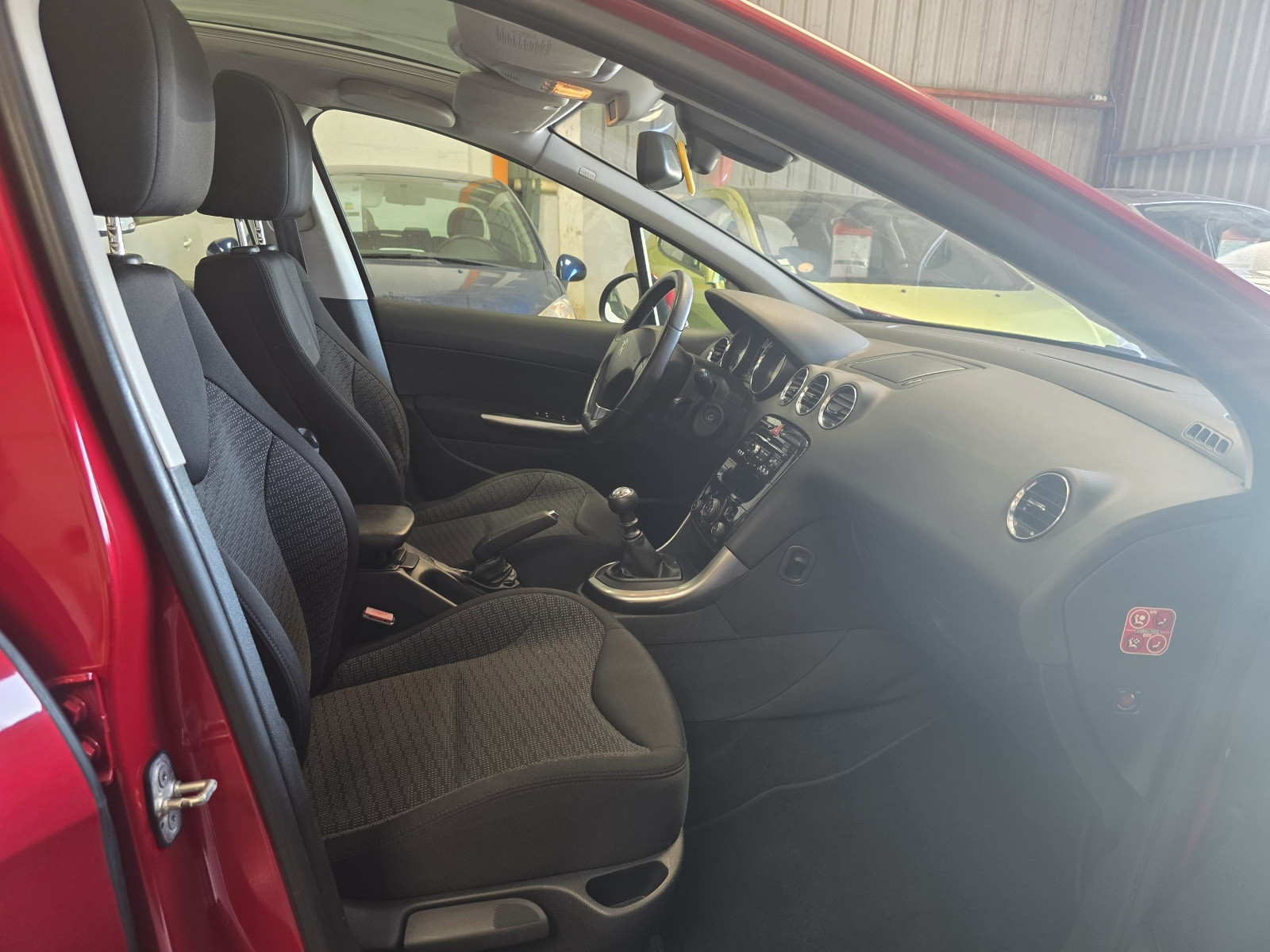 
                                                Voiture
                                                 PEUGEOT 308 - 1.6 HDi 110 CV ALLURE - 6 CV