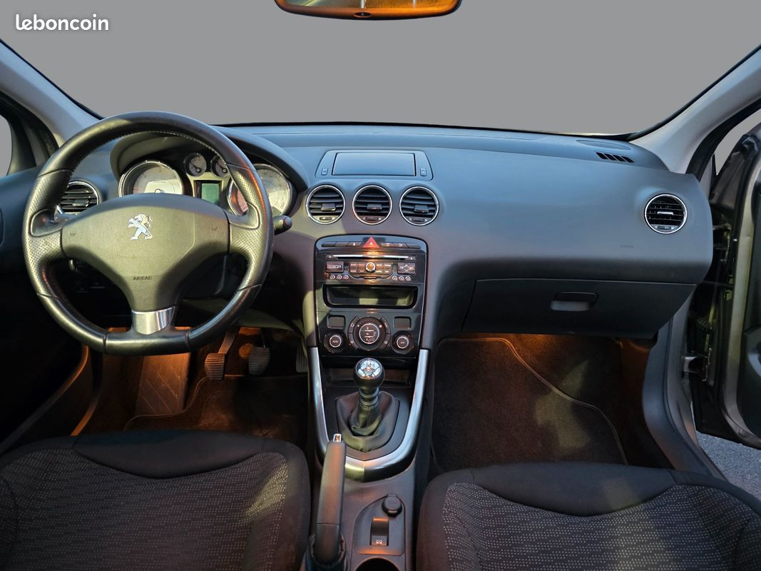 
                                                Voiture
                                                 PEUGEOT 308 - 1.6 HDi 110 CV ALLURE