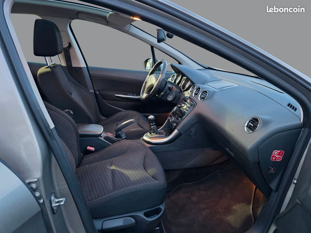 
                                                Voiture
                                                 PEUGEOT 308 - 1.6 HDi 110 CV ALLURE