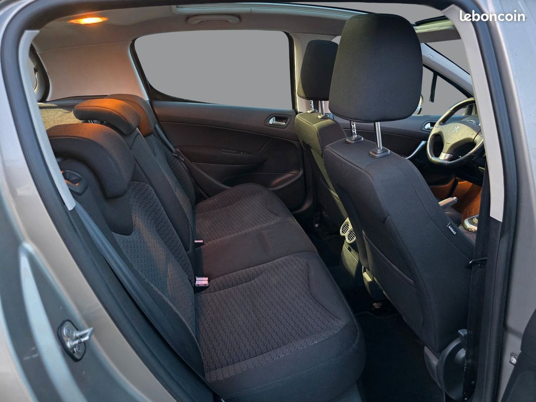 
                                                Voiture
                                                 PEUGEOT 308 - 1.6 HDi 110 CV ALLURE