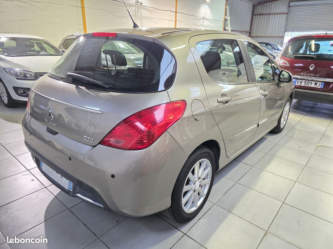 
                                                Voiture
                                                 PEUGEOT 308 - 1.6 HDi 92 CV ACTIVE - 5 CV