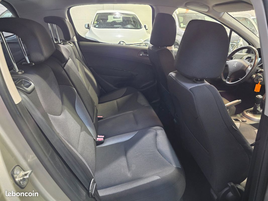 
                                                Voiture
                                                 PEUGEOT 308 - 1.6 HDi 92 CV ACTIVE - 5 CV