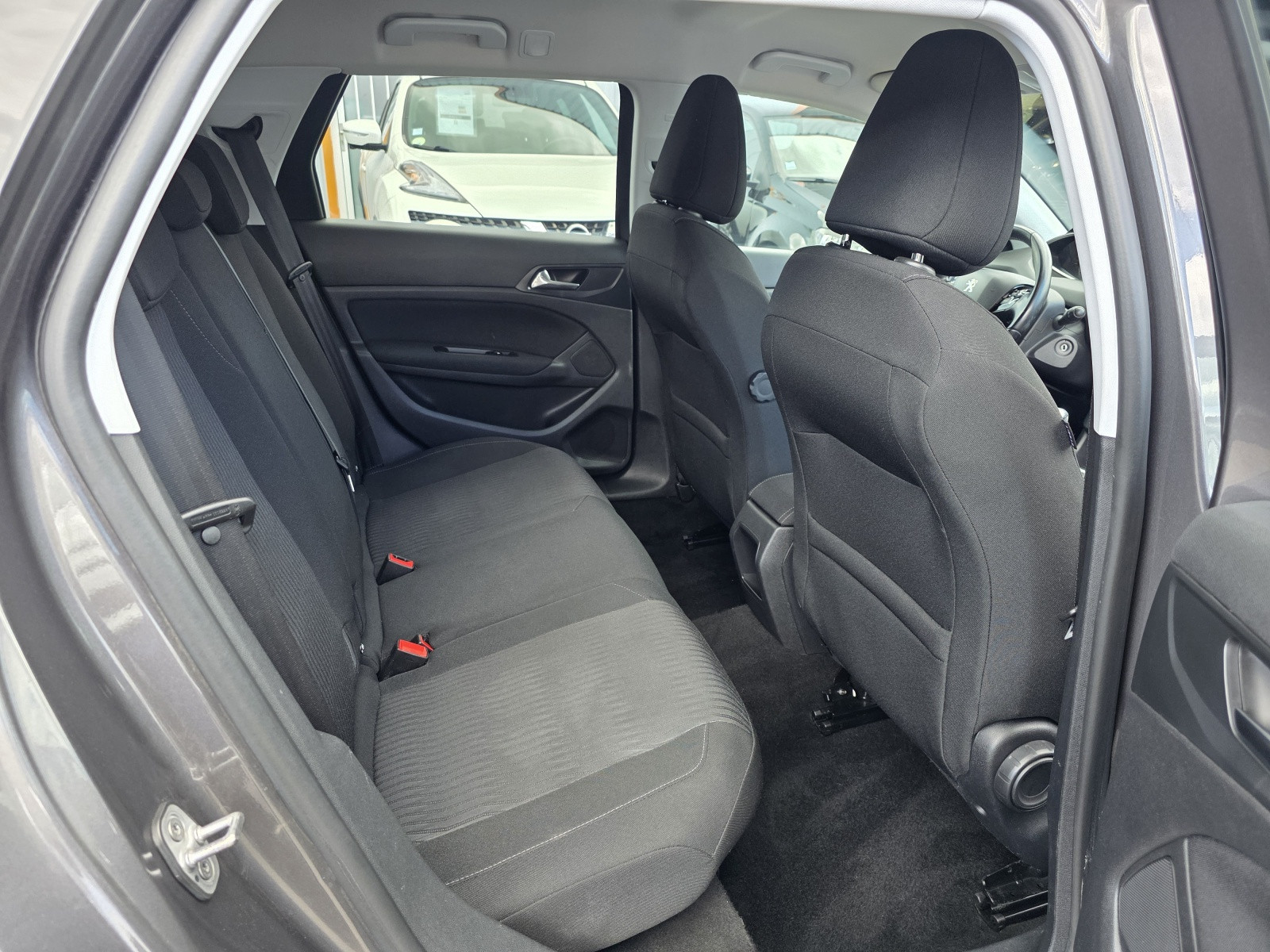 
                                                Voiture
                                                 PEUGEOT 308 SW - 1.6 Blue-HDi 120 CV ACTIVE - 5 CV