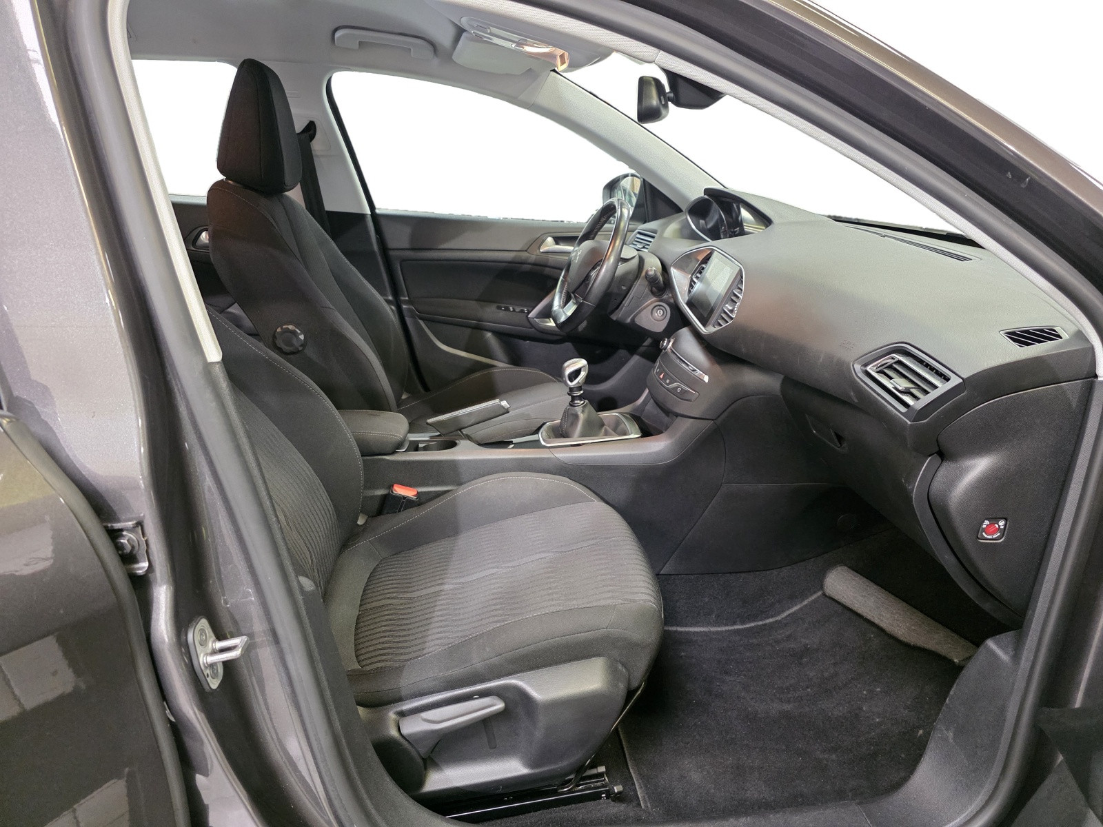 
                                                Voiture
                                                 PEUGEOT 308 SW - 1.6 Blue-HDi 120 CV ACTIVE BUSINESS - 5 CV