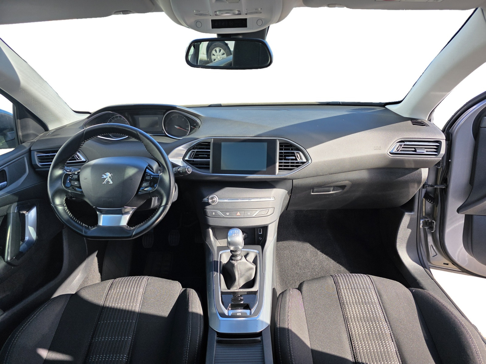 
                                                Voiture
                                                 PEUGEOT 308 SW - 1.6 Blue-HDi 120 CV ALLURE - 5 CV