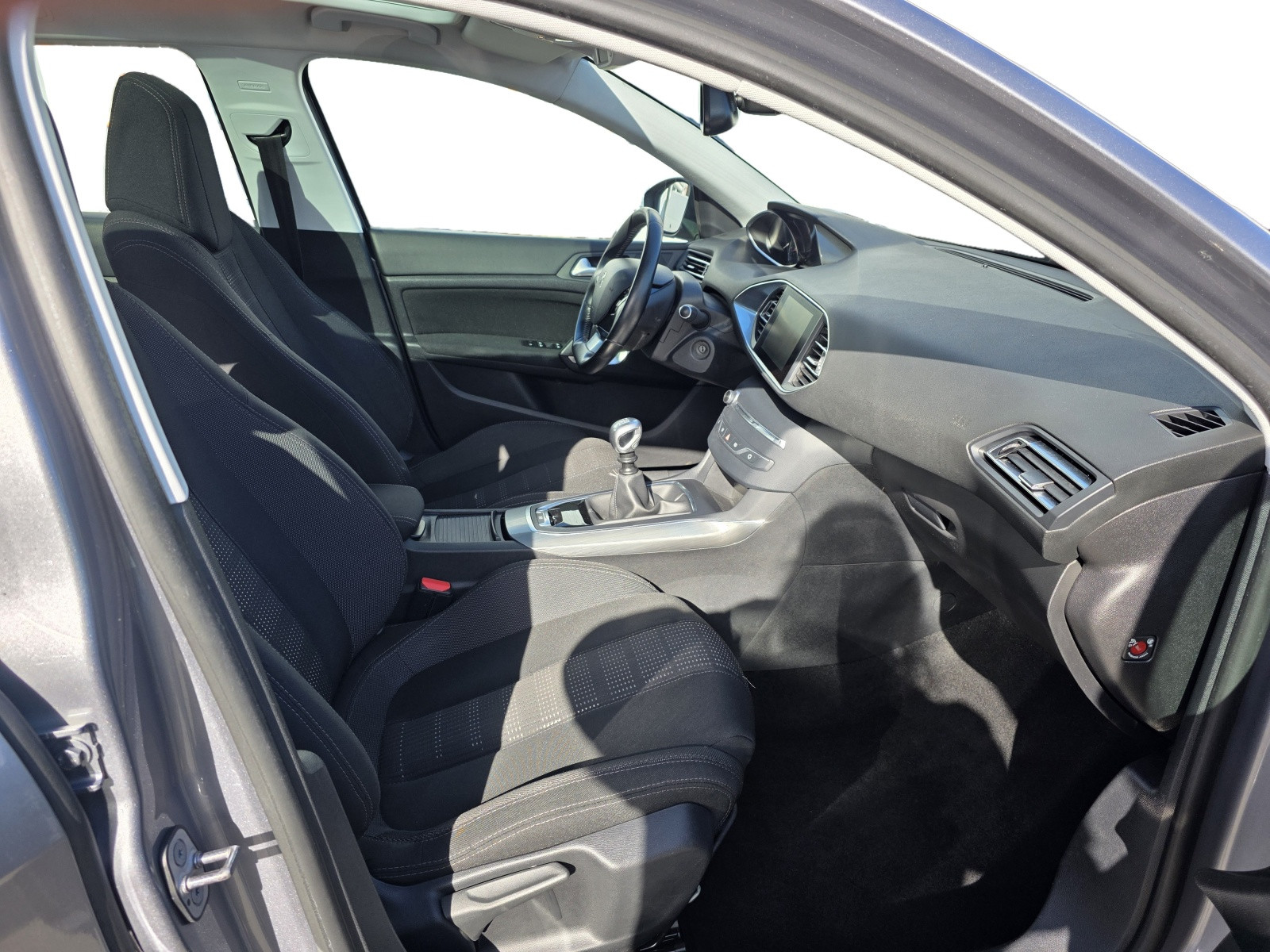 
                                                Voiture
                                                 PEUGEOT 308 SW - 1.6 Blue-HDi 120 CV ALLURE - 5 CV