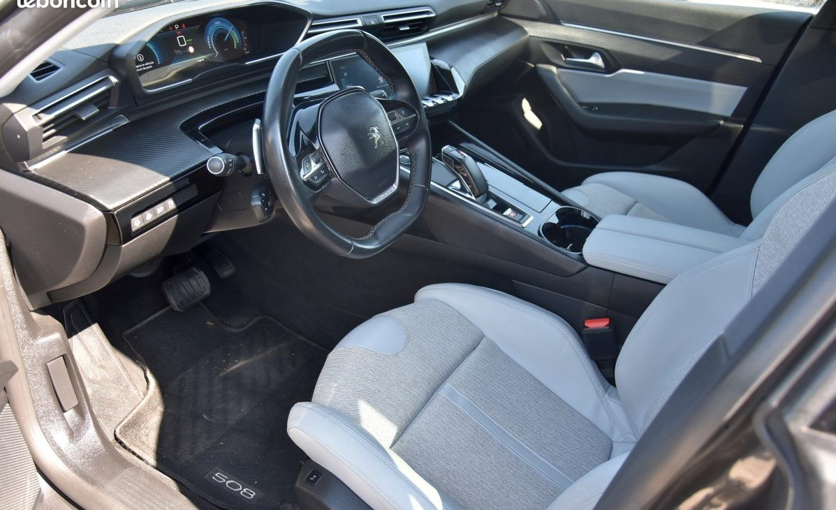
                                                Voiture
                                                 Peugeot 508 II SW HYBRID 225ch Allure E-EAT8 -63 000 km