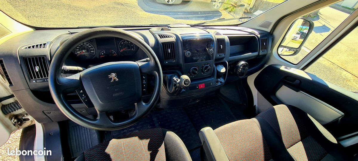 
                                                Voiture
                                                 PEUGEOT BOXER CCb 335 L3H2 2.0 BHDI 160 CH