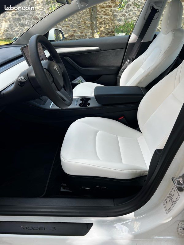 
                                                Voiture
                                                 Peugeot Peugeot 3008 (2e Generation) Business II 1.6 BLUEHDI 120 S&S ACTIVE BUSINESS R EURO 6C