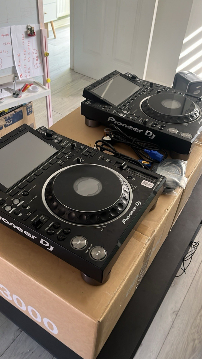 
                                                Instrument de musique
                                                 Pioneer DJ CDJ-3000 (paire) en boîte