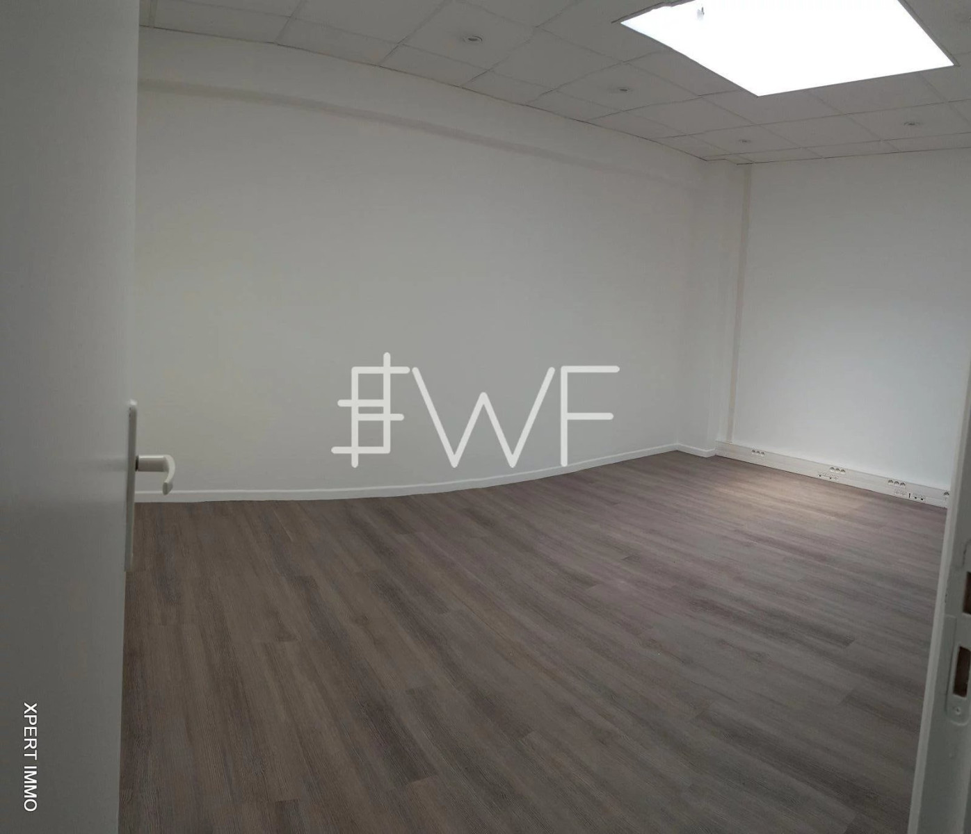 
                                                Location
                                                 Place Charles de Gaulles - 126m² bureaux