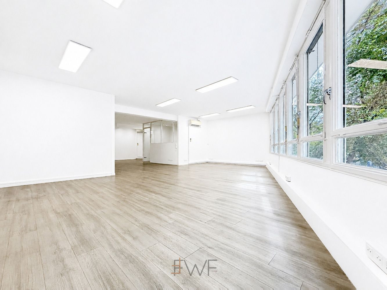 
                                                Location
                                                 Place Charles de Gaulles - 126m² bureaux