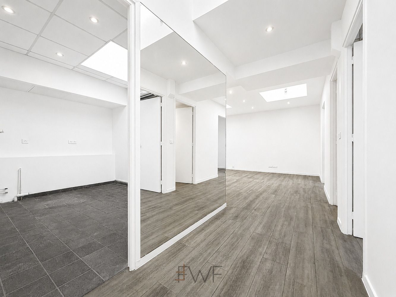 
                                                Location
                                                 Place Charles de Gaulles - 126m² bureaux