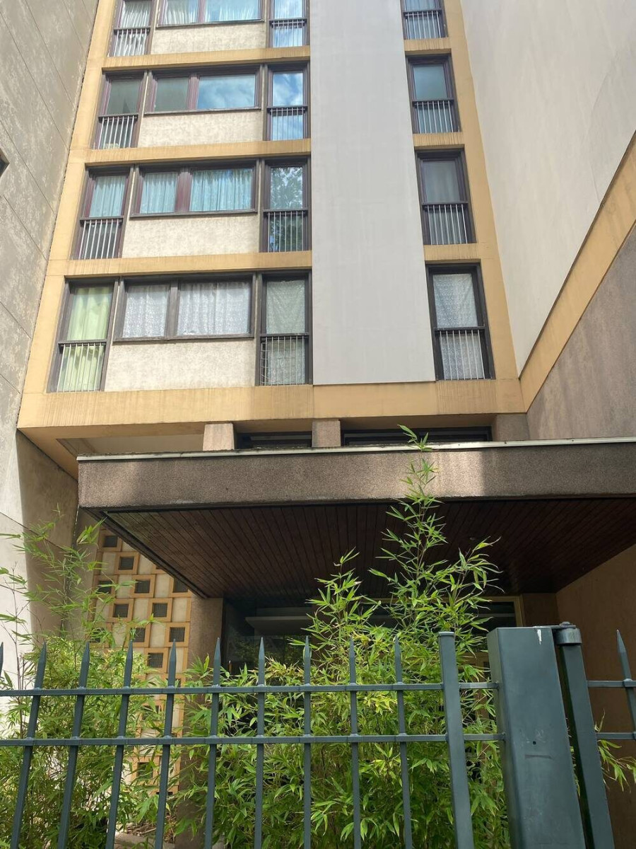 
                                                Location
                                                 PLACE DE LA CHAPELLE-30M2