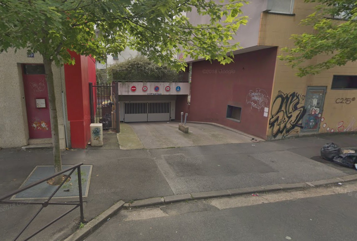 
                                                Location
                                                 Place de parking 12 m²