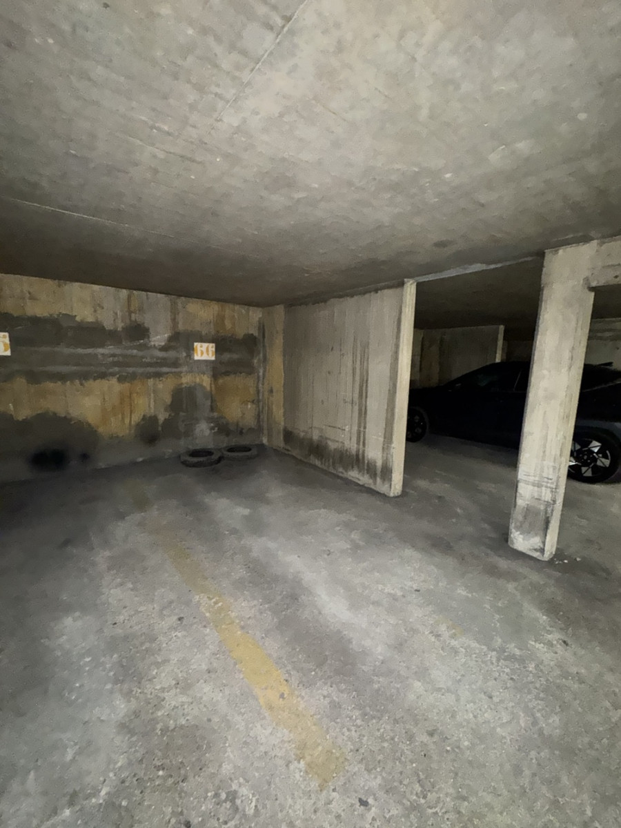 
                                                Location
                                                 Place de parking 9 m²