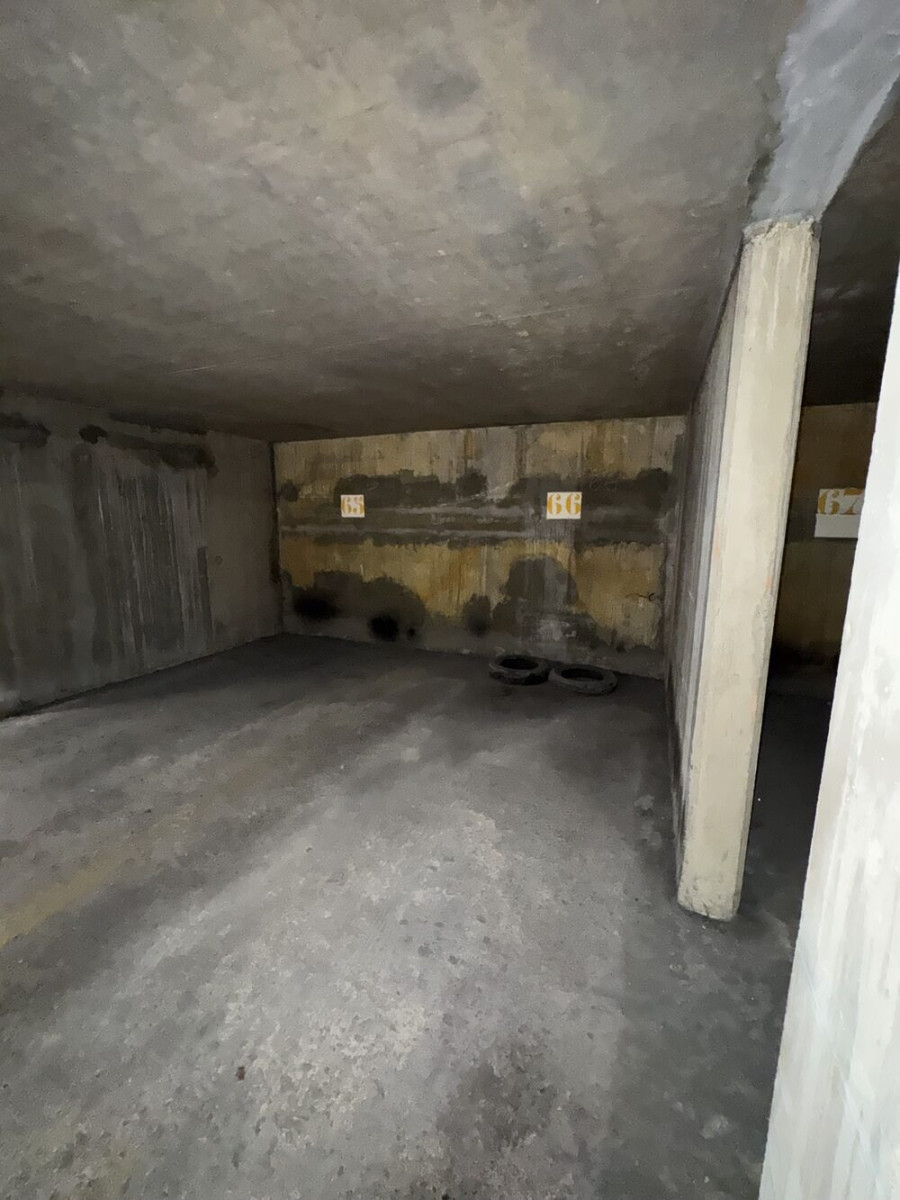 
                                                Location
                                                 Place de parking 9 m²